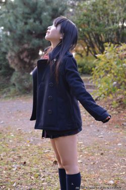 边吃奶边弄进去男女视频